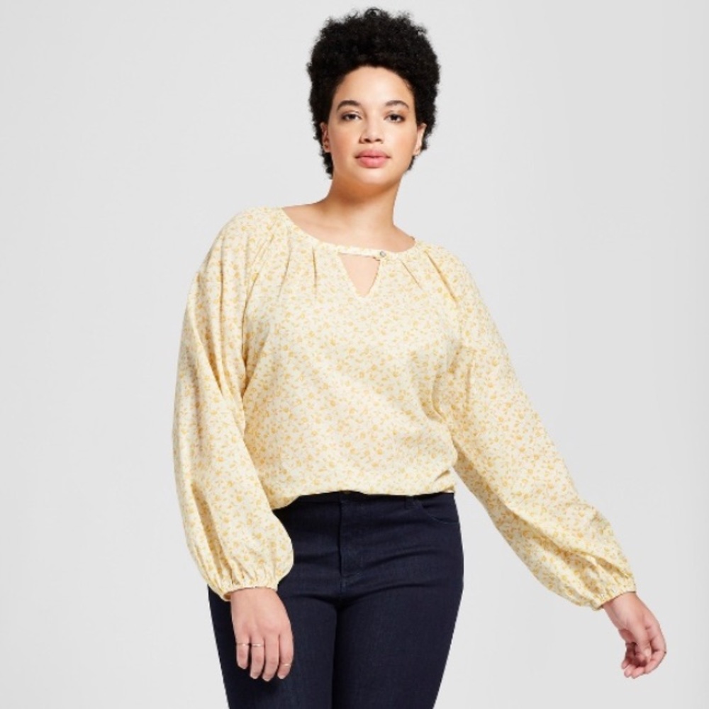 Long Sleeve Printed Woven Top - Picture 2 of 3